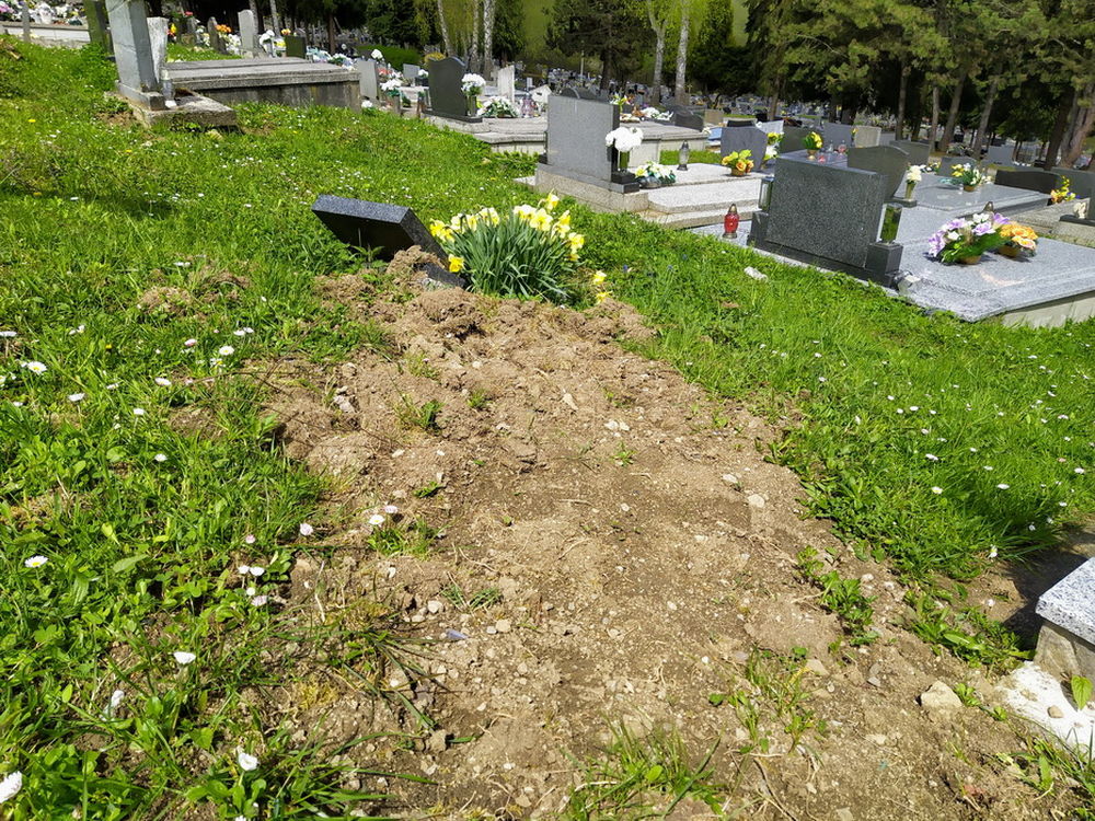 FOTO: Neporiadok na Novom cintoríne v Žiline, foto 4
