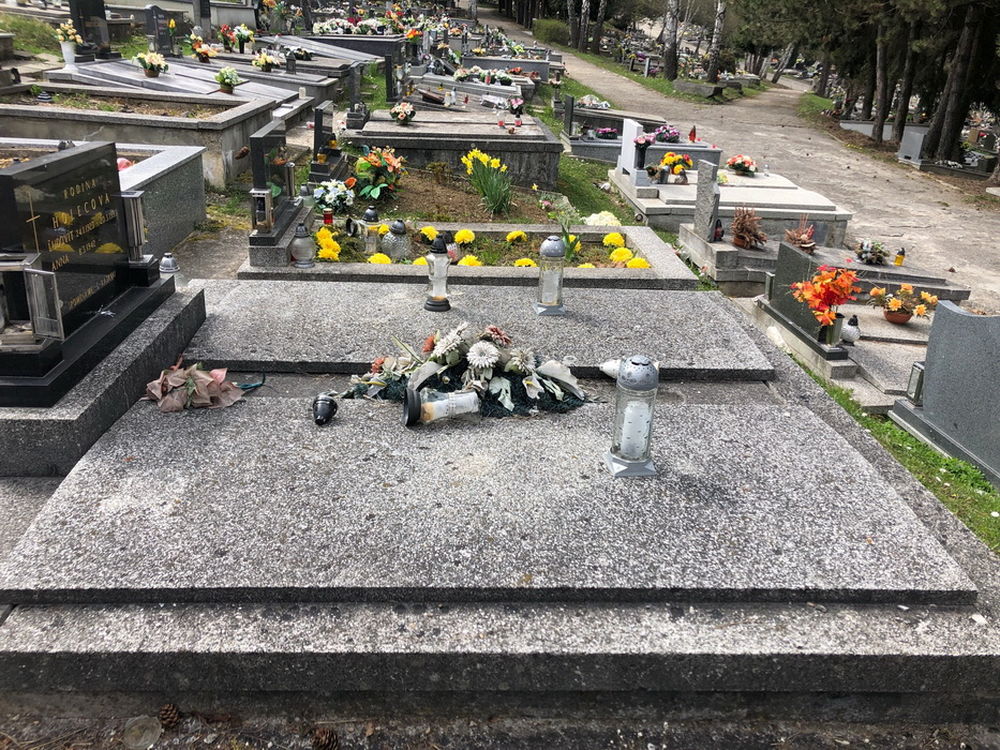 FOTO: Neporiadok na Novom cintoríne v Žiline, foto 15
