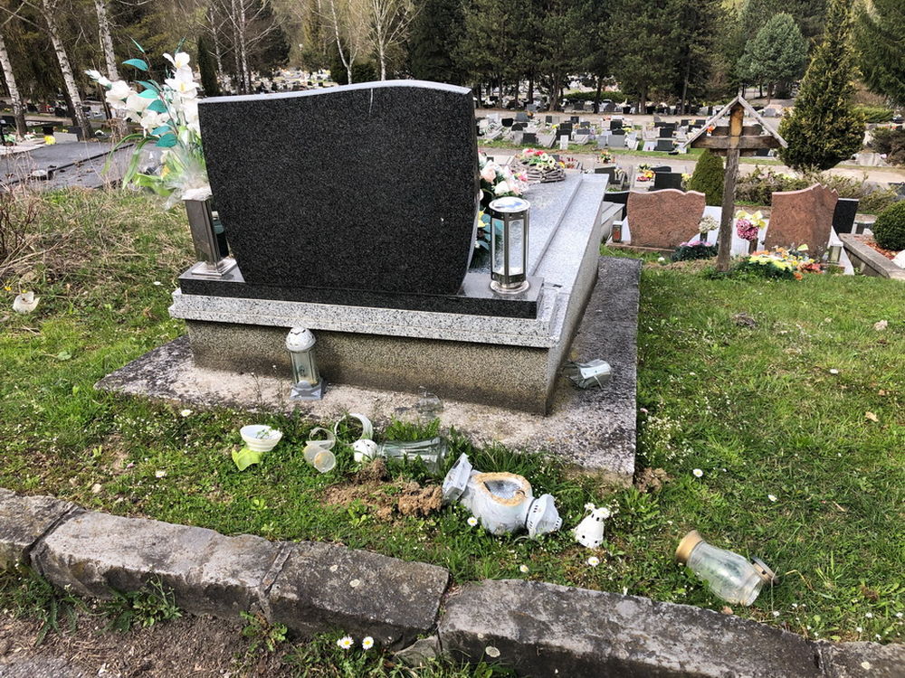 FOTO: Neporiadok na Novom cintoríne v Žiline, foto 17