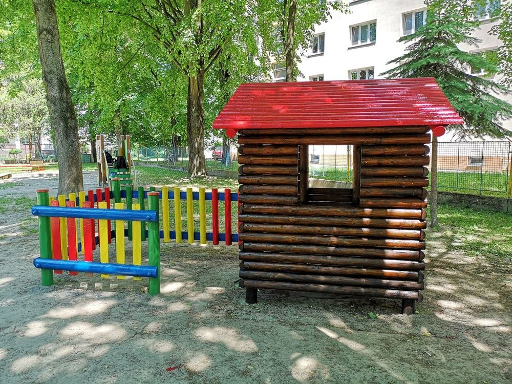 FOTO: Dobrovoľníci skrášlili záhradu deťom v MS na Puškinovej ulici , foto 8