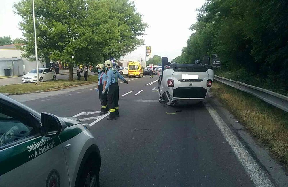 FOTO: Dopravná nehoda štyroch vozidiel na ceste prvej triedy pri Žiline, foto 1