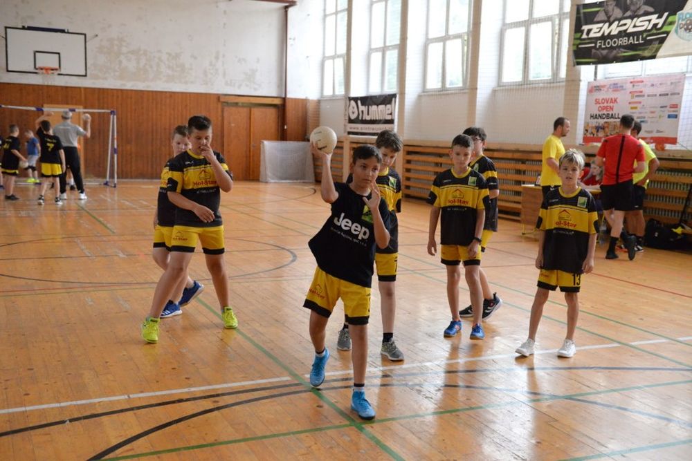 FOTO: Víkendový turnaj hádzaná v Žiline, foto 2