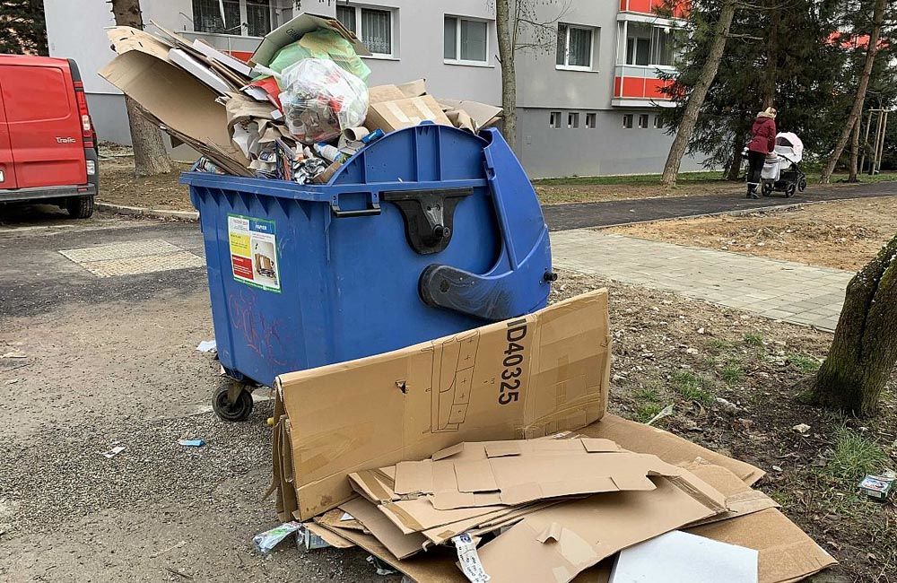 FOTO: Problémy s odvážaním separovaného odpadu v Žiline, foto 7