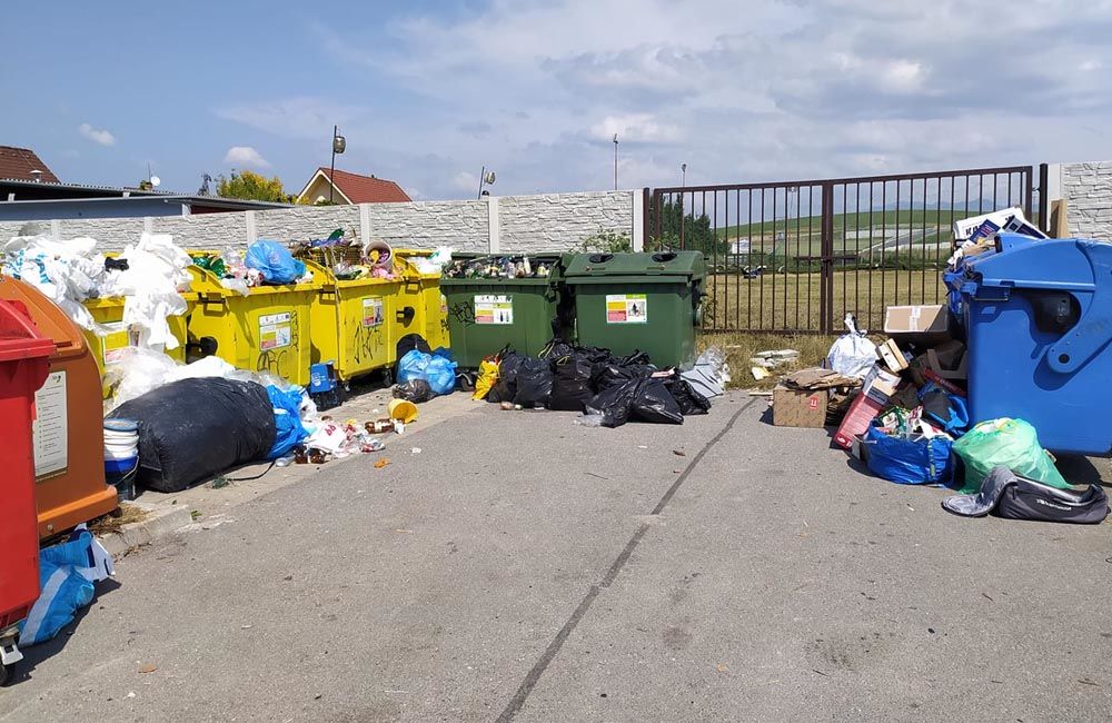 FOTO: Problémy s odvážaním separovaného odpadu v Žiline, foto 1