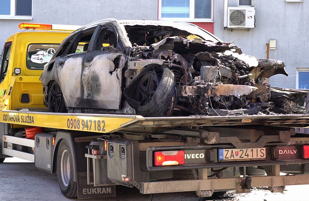 FOTO: Požiar osobných áut v areáli žilinskej firmy, foto 7