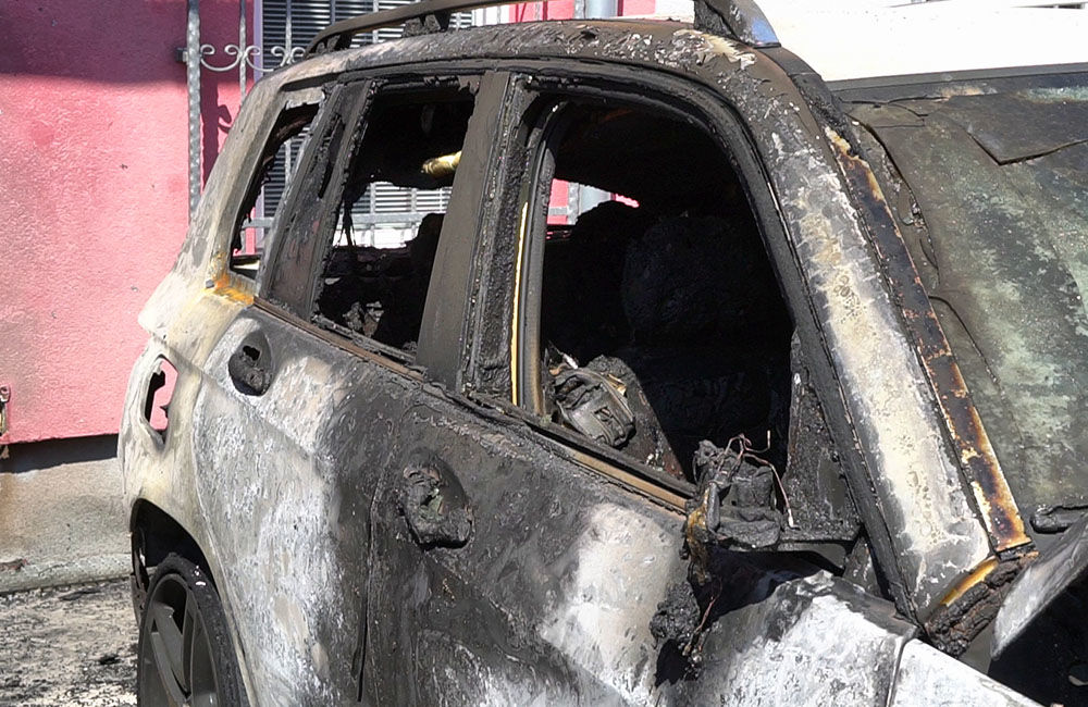 FOTO: Požiar osobných áut v areáli žilinskej firmy, foto 1