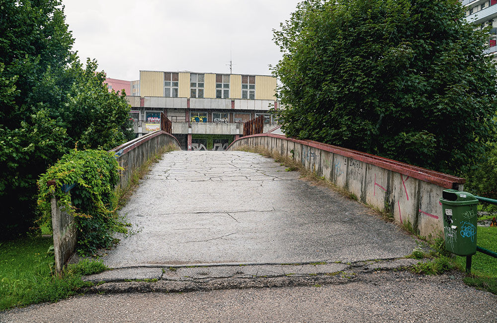FOTO: Most pre peších na ulici Obchodná na sídlisku Vlčince v Žiline, foto 2