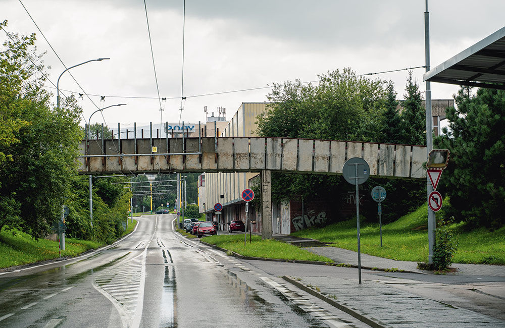 FOTO: Most pre peších na ulici Obchodná na sídlisku Vlčince v Žiline, foto 3