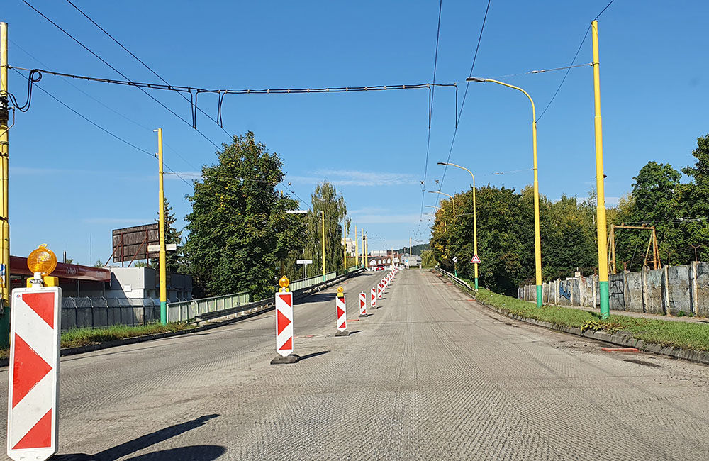FOTO: Rekonštrukcia cesty medzi kruhovým objazdom Rondel a mostom nad Rajčankou v Závodí, foto 1