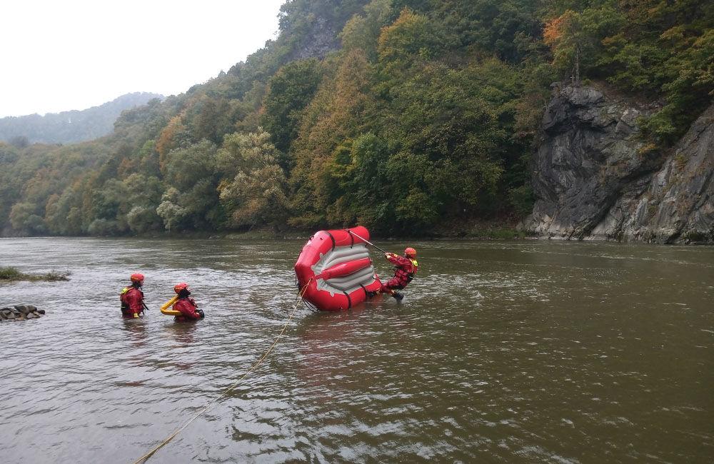FOTO: Hasiči zo Žilinského kraja absolvovali výcvik na rieke Váh, zakončili ho splavovaním, foto 2
