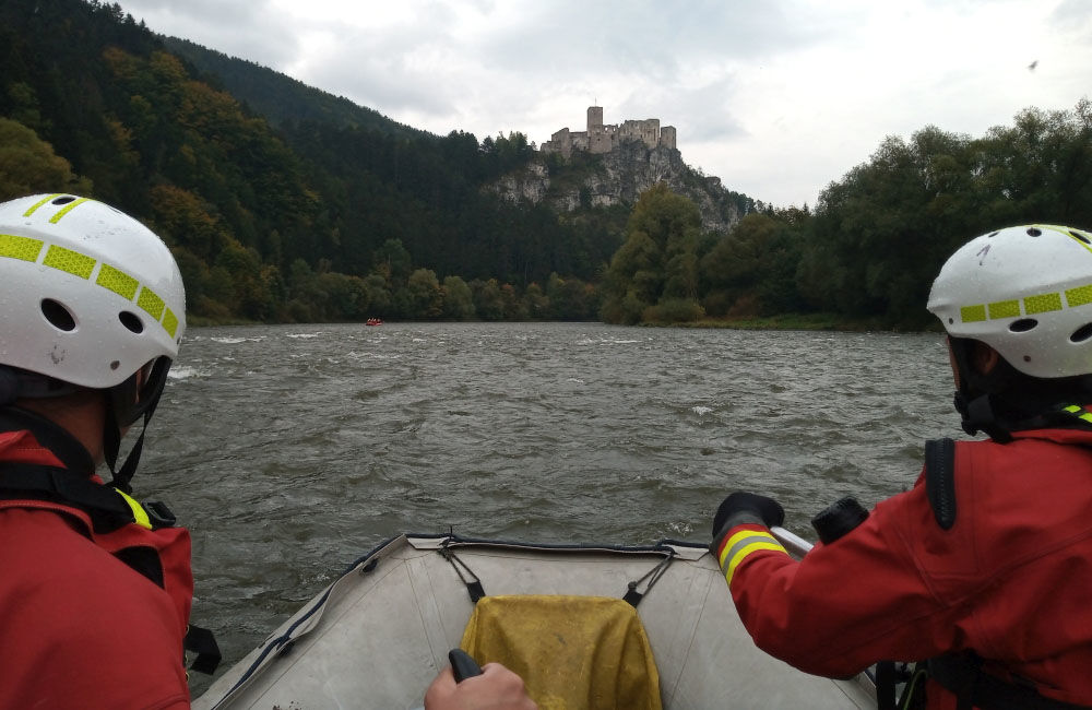FOTO: Hasiči zo Žilinského kraja absolvovali výcvik na rieke Váh, zakončili ho splavovaním, foto 5