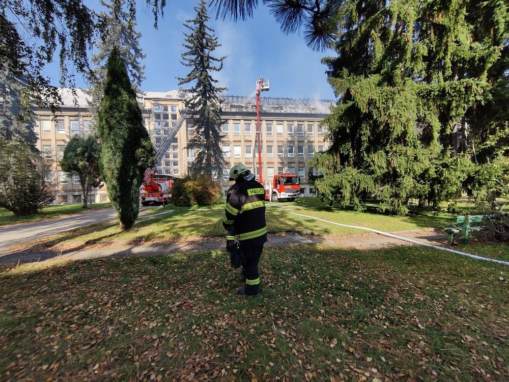 FOTO: Požiar v Ústrednej vojenskej nemocnici v Ružomberku 17.10.2021, foto 7