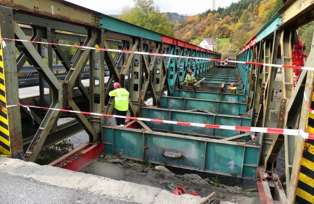 FOTO: Rekonštrukcia dočasného premostenia vo Vraní je v plnom prúde, uzávierka potrvá do 30. novembra, foto 1