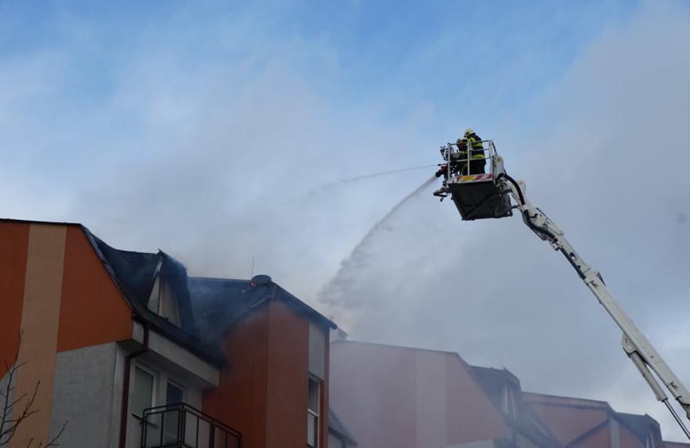 FOTO: Požiar bytového domu na sídlisku Hájik v Žiline 4.11.2021, foto 2