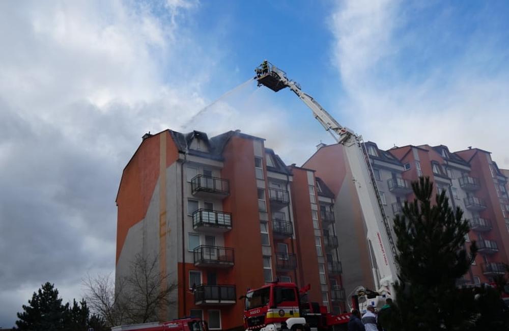 FOTO: Požiar bytového domu na sídlisku Hájik v Žiline 4.11.2021, foto 4