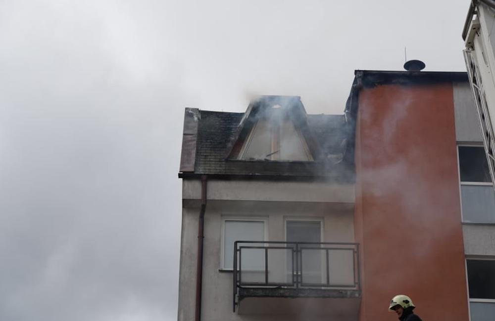 FOTO: Požiar bytového domu na sídlisku Hájik v Žiline 4.11.2021, foto 10