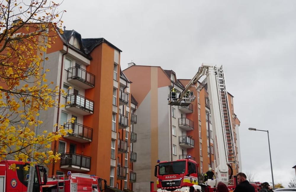 FOTO: Požiar bytového domu na sídlisku Hájik v Žiline 4.11.2021, foto 12