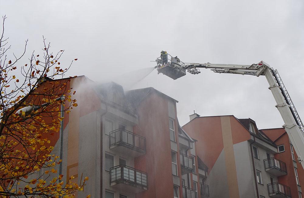 FOTO: Požiar bytového domu na sídlisku Hájik v Žiline 4.11.2021, foto 19