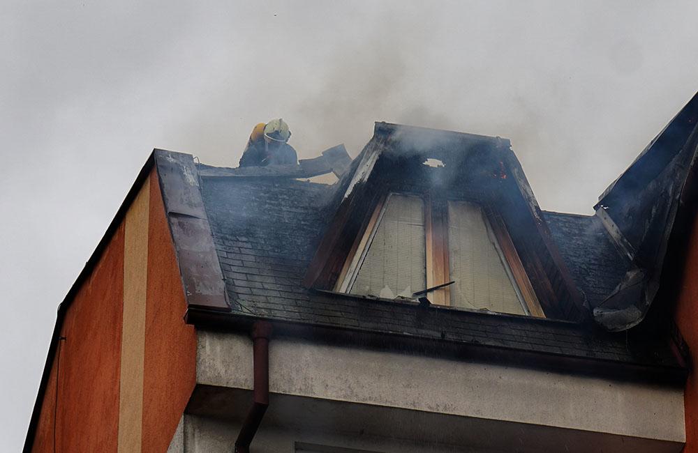 FOTO: Požiar bytového domu na sídlisku Hájik v Žiline 4.11.2021, foto 22