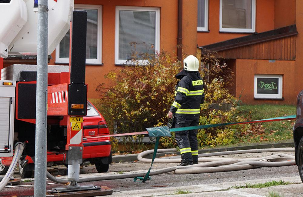 FOTO: Požiar bytového domu na sídlisku Hájik v Žiline 4.11.2021, foto 24