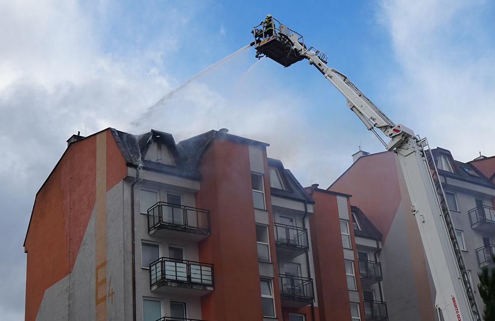 FOTO: Požiar bytového domu na sídlisku Hájik v Žiline 4.11.2021, foto 27
