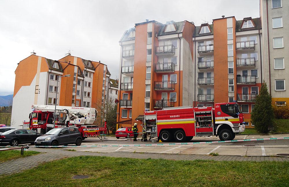FOTO: Požiar bytového domu na sídlisku Hájik v Žiline 4.11.2021, foto 28