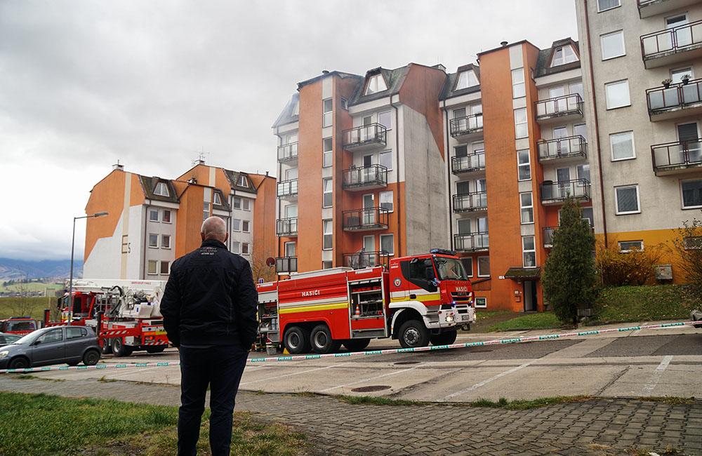 FOTO: Požiar bytového domu na sídlisku Hájik v Žiline 4.11.2021, foto 29