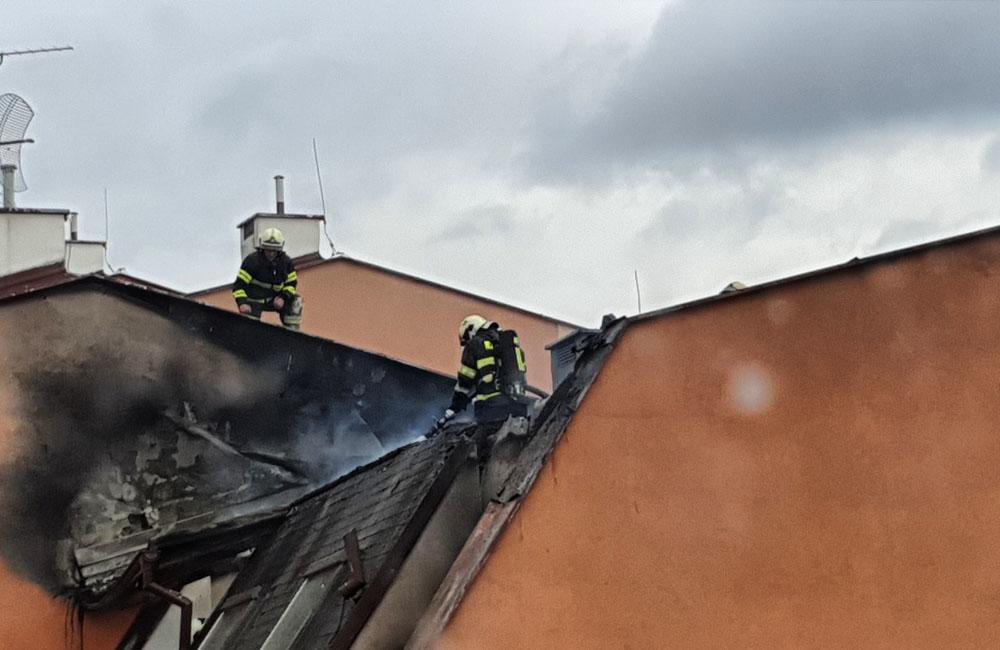 FOTO: Požiar bytového domu na sídlisku Hájik v Žiline 4.11.2021, foto 32