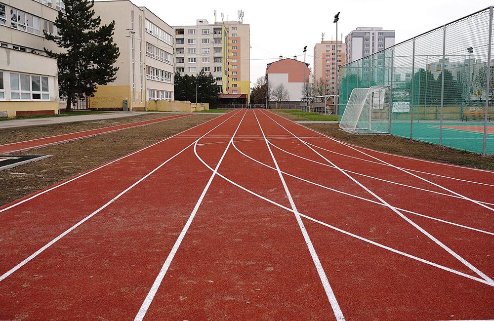 FOTO: Revitalizácia športového areálu ZS s MŠ Gaštanová na sídlisku Solinky, foto 1