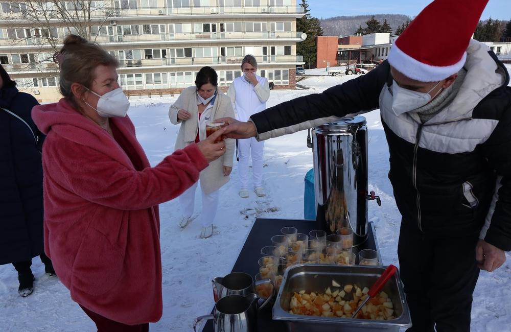 FOTO: Žilinská nemocnica potešila personál na Druhý sviatok vianočný, foto 5