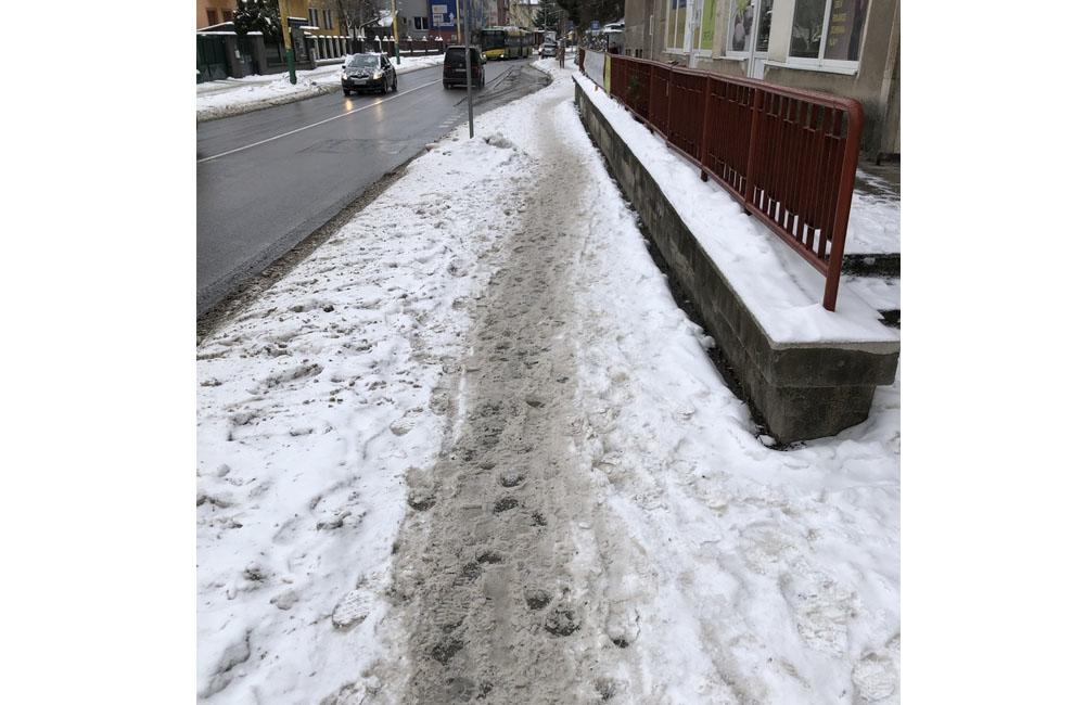 FOTO: Kritická situácia na chodníkoch počas zimy v Žiline, foto 3