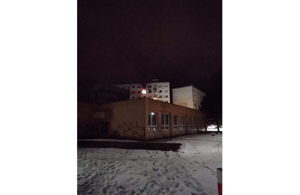 FOTO: Na žilinskom sídlisku Solinky ráno horel byt, zasahovalo dvadsať hasičov, foto 3