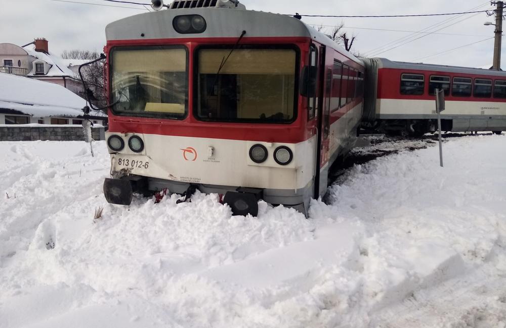 FOTO: Na železničnom priecestí v Tvrdošíne narazil vlak do kamióna, foto 2