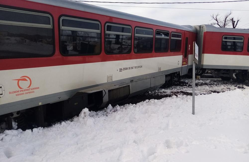 FOTO: Na železničnom priecestí v Tvrdošíne narazil vlak do kamióna, foto 3