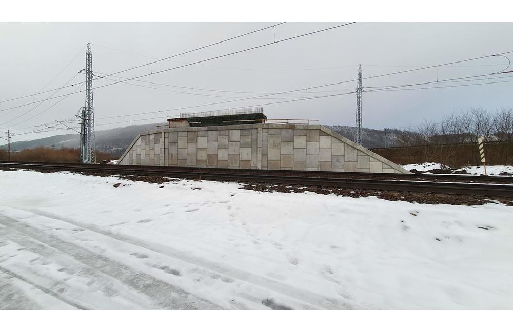 FOTO: V rámci modernizácie železničného uzla budujú nový most ponad trať a biokoridor pri Vodnom diele, foto 9