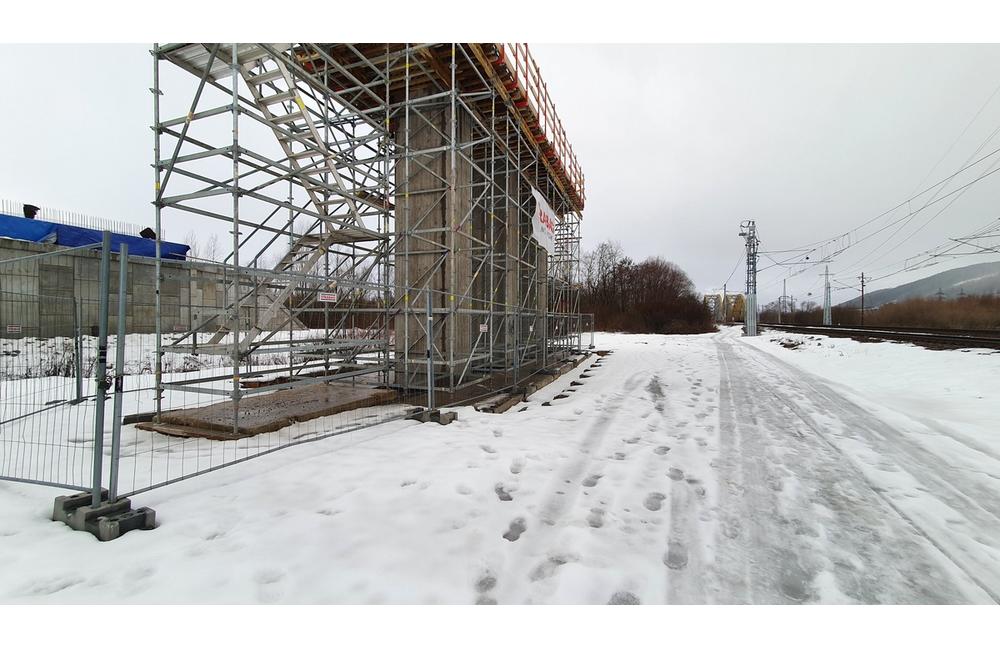 FOTO: V rámci modernizácie železničného uzla budujú nový most ponad trať a biokoridor pri Vodnom diele, foto 11