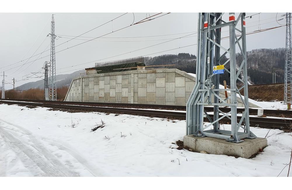 FOTO: V rámci modernizácie železničného uzla budujú nový most ponad trať a biokoridor pri Vodnom diele, foto 14