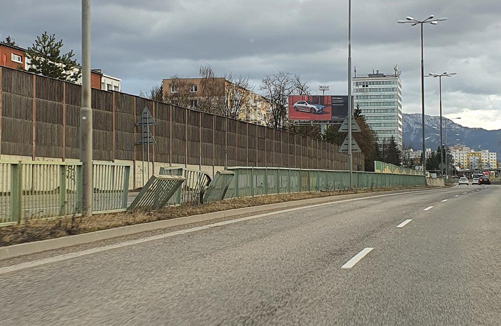 FOTO: Poškodená protihluková stena a zábradlia na Rajeckej ceste v Žiline, foto 3
