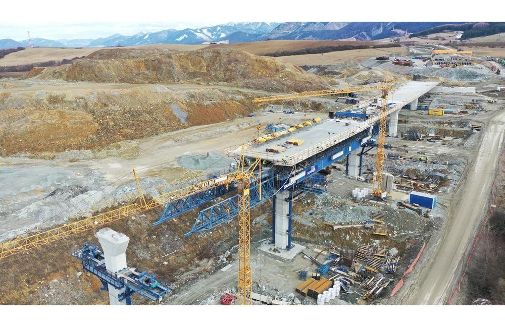 FOTO: Výstavba diaľničného úseku Lietavská Lúčka - Višňové - február 2022, foto 3