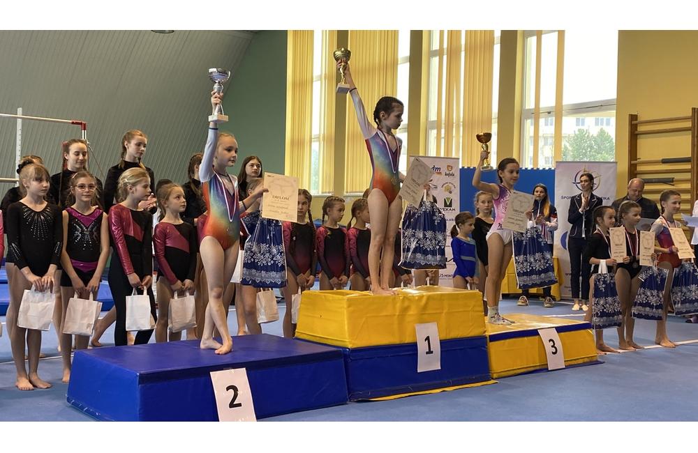 FOTO:  Klub Gymnastika a fitness Žilina pripomenuli na gymnastickej súťaži, foto 3