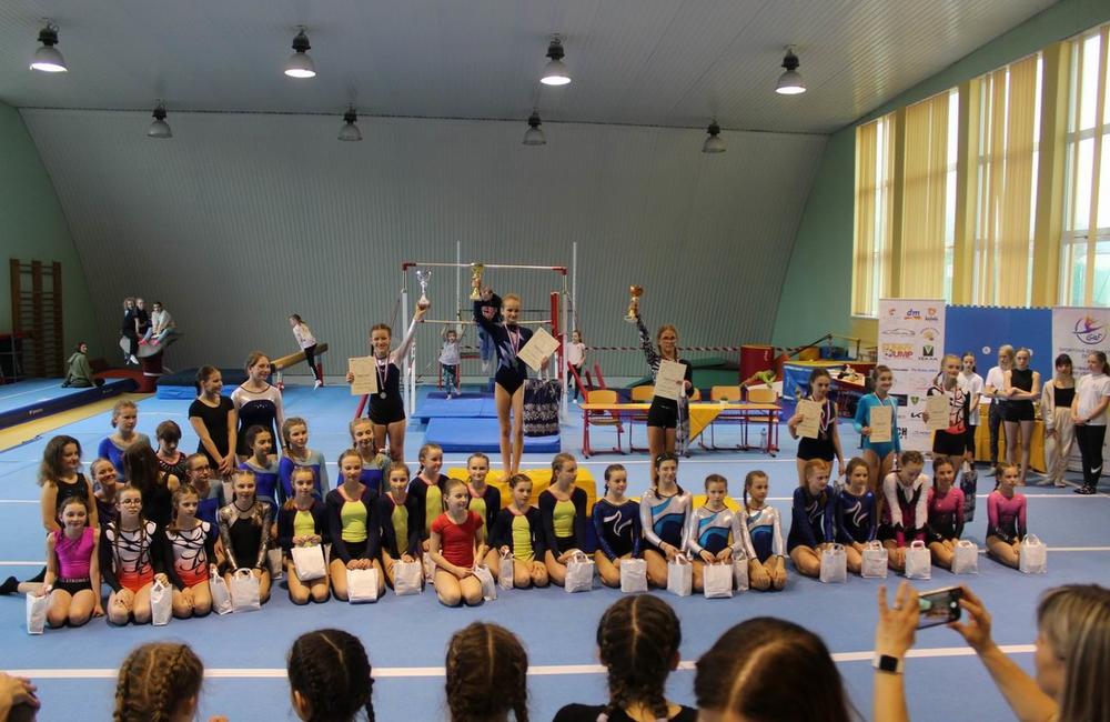 FOTO:  Klub Gymnastika a fitness Žilina pripomenuli na gymnastickej súťaži, foto 9