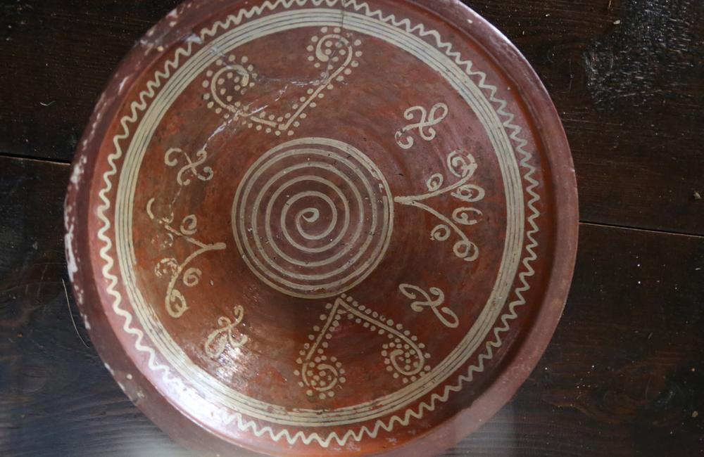 FOTO: Kysucké múzeum v Čadci otvára tri nové výstavy. Témou sú ornamenty, diela z dreva a sovy, foto 4