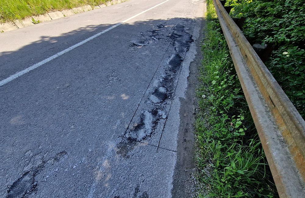 FOTO: Poškodená cesta z Budatína do Tepličky nad Váhom, foto 5