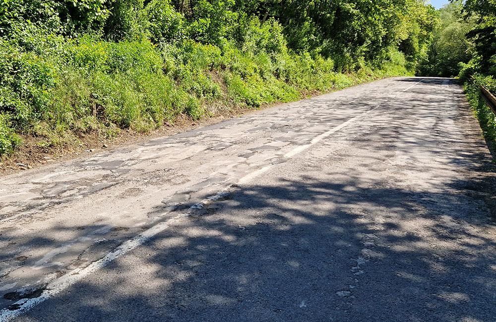 FOTO: Poškodená cesta z Budatína do Tepličky nad Váhom, foto 6