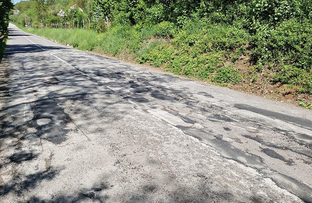 FOTO: Poškodená cesta z Budatína do Tepličky nad Váhom, foto 7
