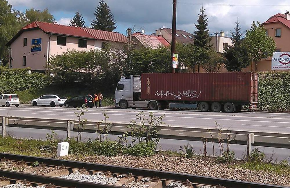 FOTO: Dopravné nehody pri zbiehaní jazdných pruhov pod žilinským Rondlom, foto 4