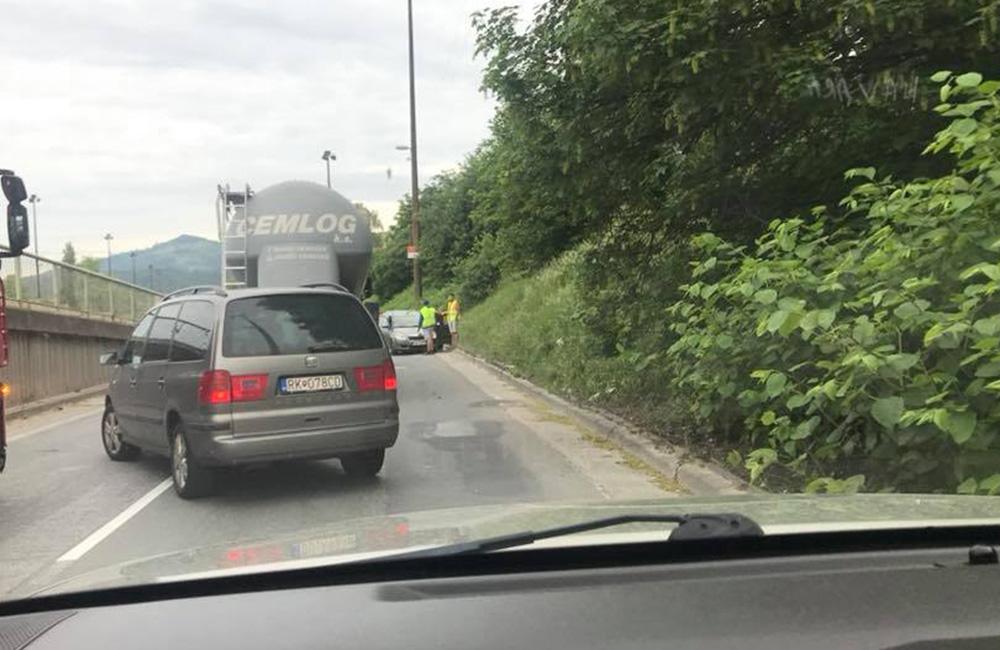 FOTO: Dopravné nehody pri zbiehaní jazdných pruhov pod žilinským Rondlom, foto 5