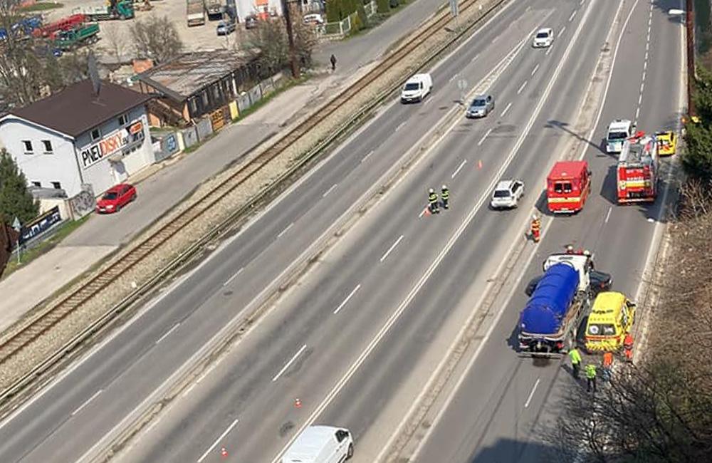 FOTO: Dopravné nehody pri zbiehaní jazdných pruhov pod žilinským Rondlom, foto 6