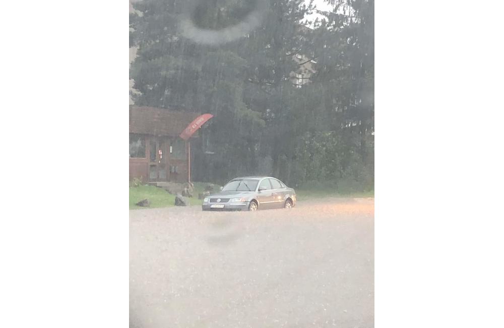 FOTO: Žilinu opäť potrápilo daždivé počasie, viaceré cesty sú zaplavené vodou, foto 3