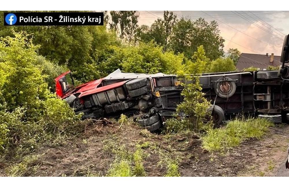 FOTO: Nehoda kamiónu pri Ružomberku vo štvrtok 9. júna 2022, foto 2